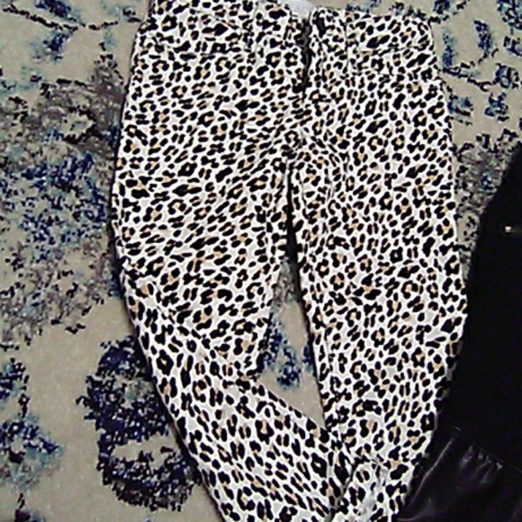 TWO CHILDREN'S PLACE PANTS - Picture 2 of 5